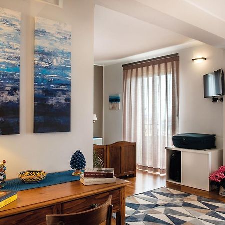 Torrevarata - Guest Rooms 圣泰雷萨迪里瓦 外观 照片
