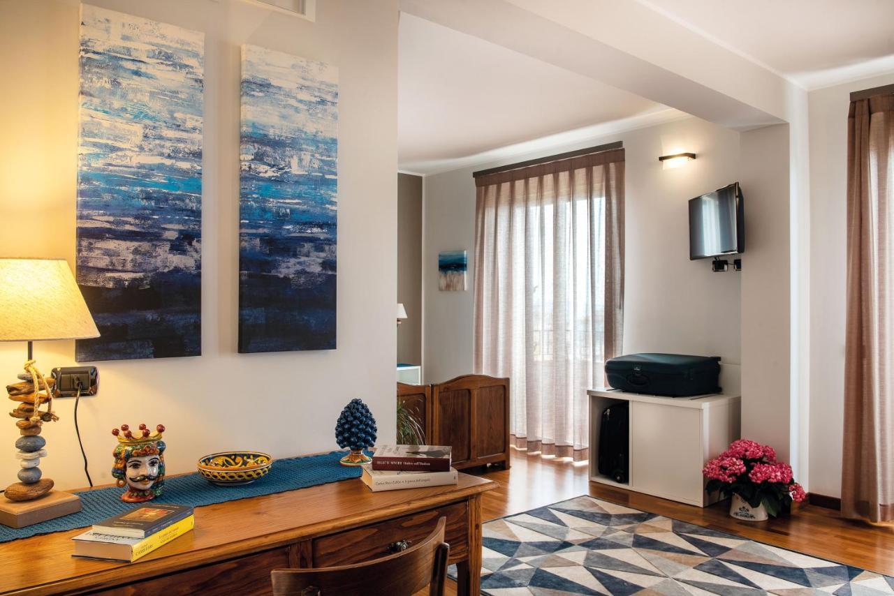 Torrevarata - Guest Rooms 圣泰雷萨迪里瓦 外观 照片